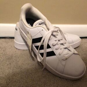 NWT Adidas Grand Court Base